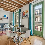 Joli studio grand et calme, Marais