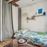 Joli studio grand et calme, Marais