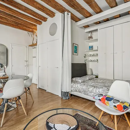Appartamento Joli Grand Et Calme, Marais Parigi